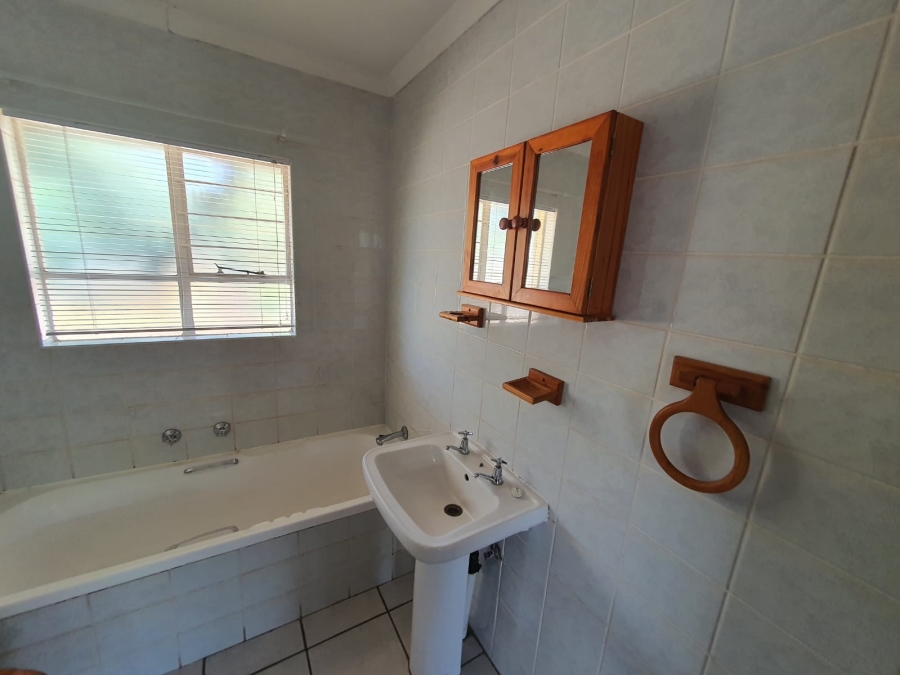 2 Bedroom Property for Sale in Geelhoutpark North West